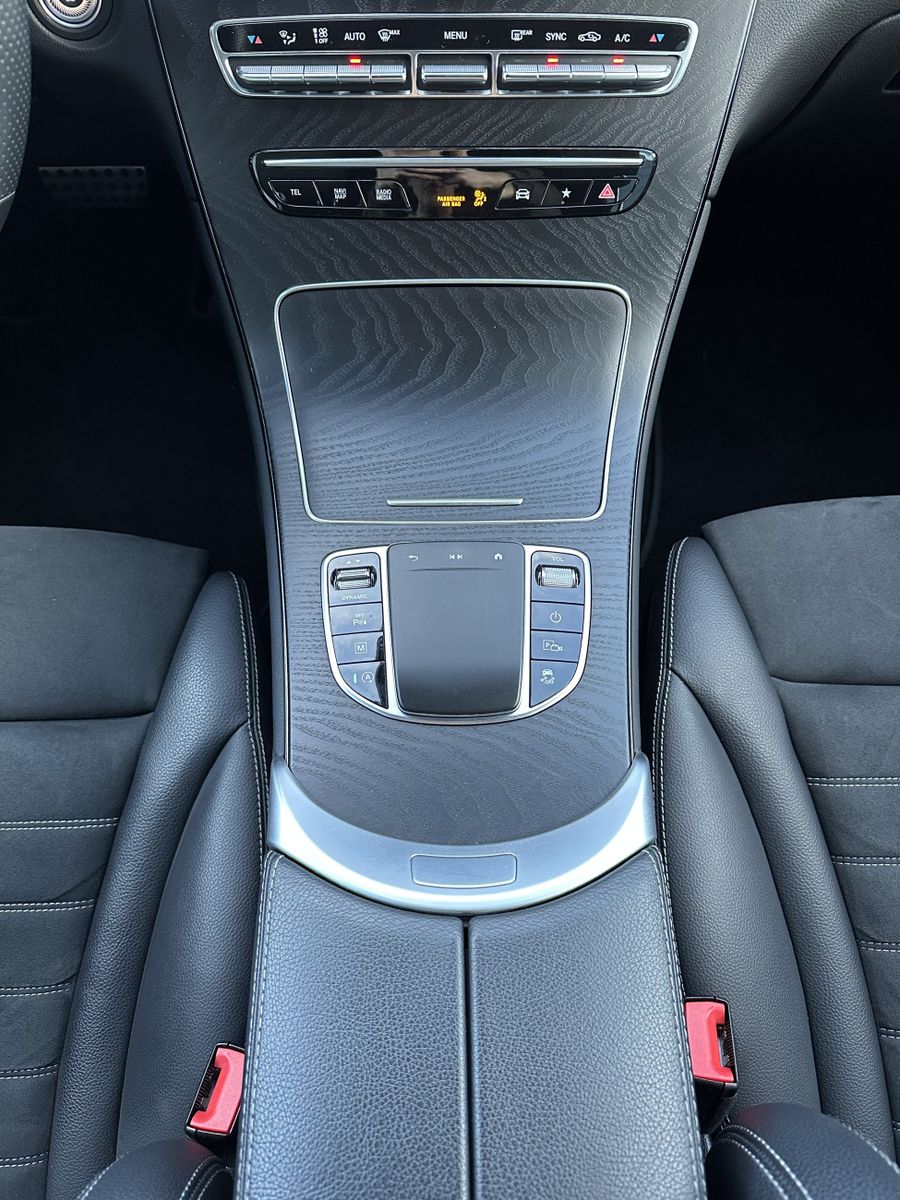 Fahrzeugabbildung Mercedes-Benz GLC 300 4Matic AMG-Line NAV+LED+DISTRONIC+20ZOLL