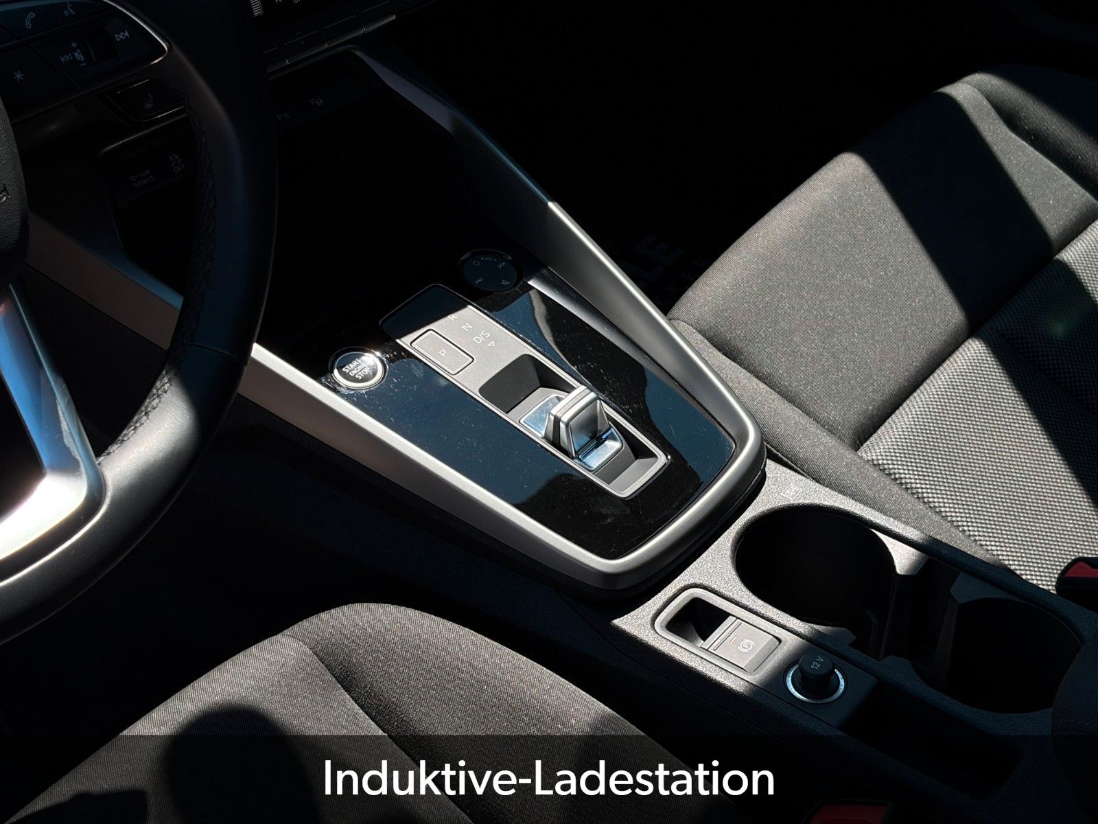 Fahrzeugabbildung Audi A3 Sportback 40 TFSIe Schiebedach KZG ACC CAM