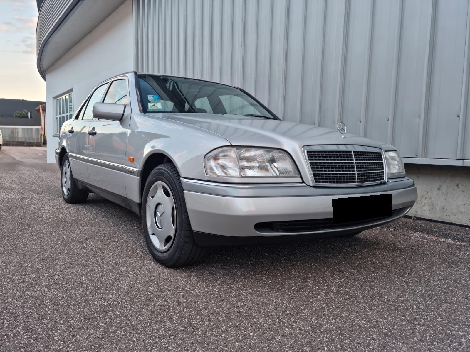 Mercedes-Benz C 180 ELEGANCE - Neuwagengeruch - 1.Hand