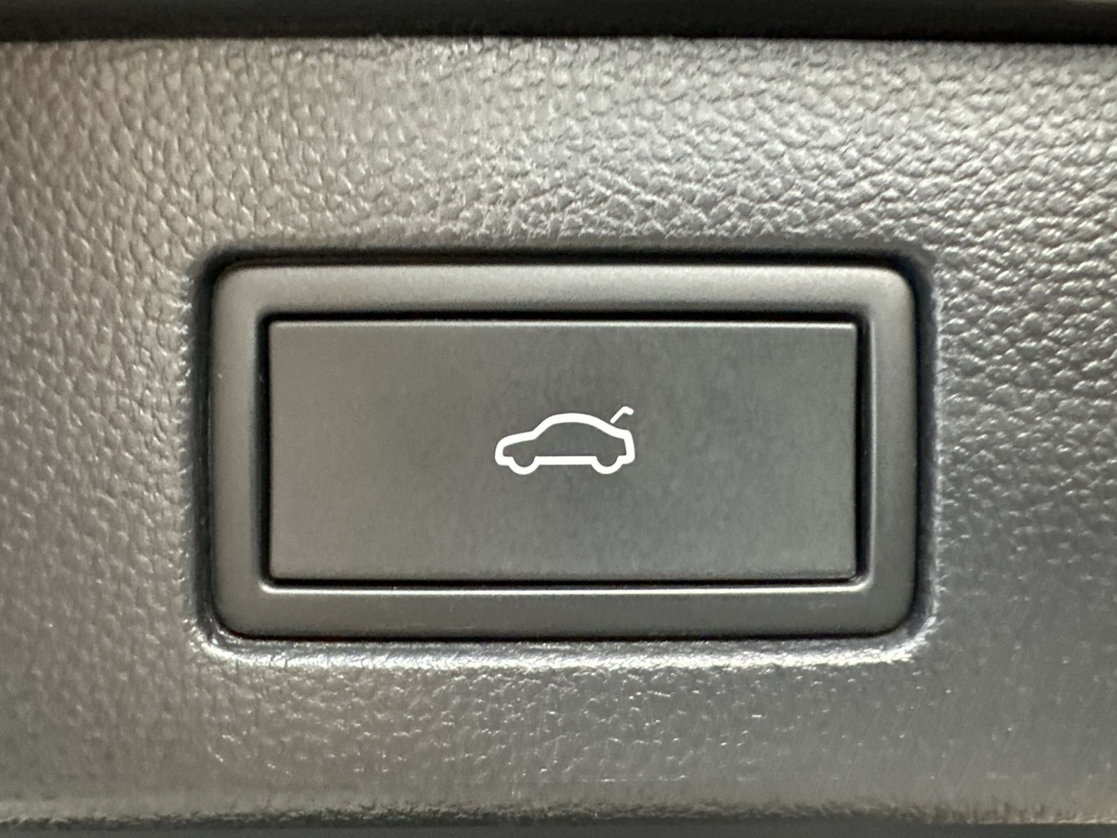 Fahrzeugabbildung Volkswagen Arteon SB 2.0 TDI DSG R-Line NAV+MATRIX+AHK+PANO
