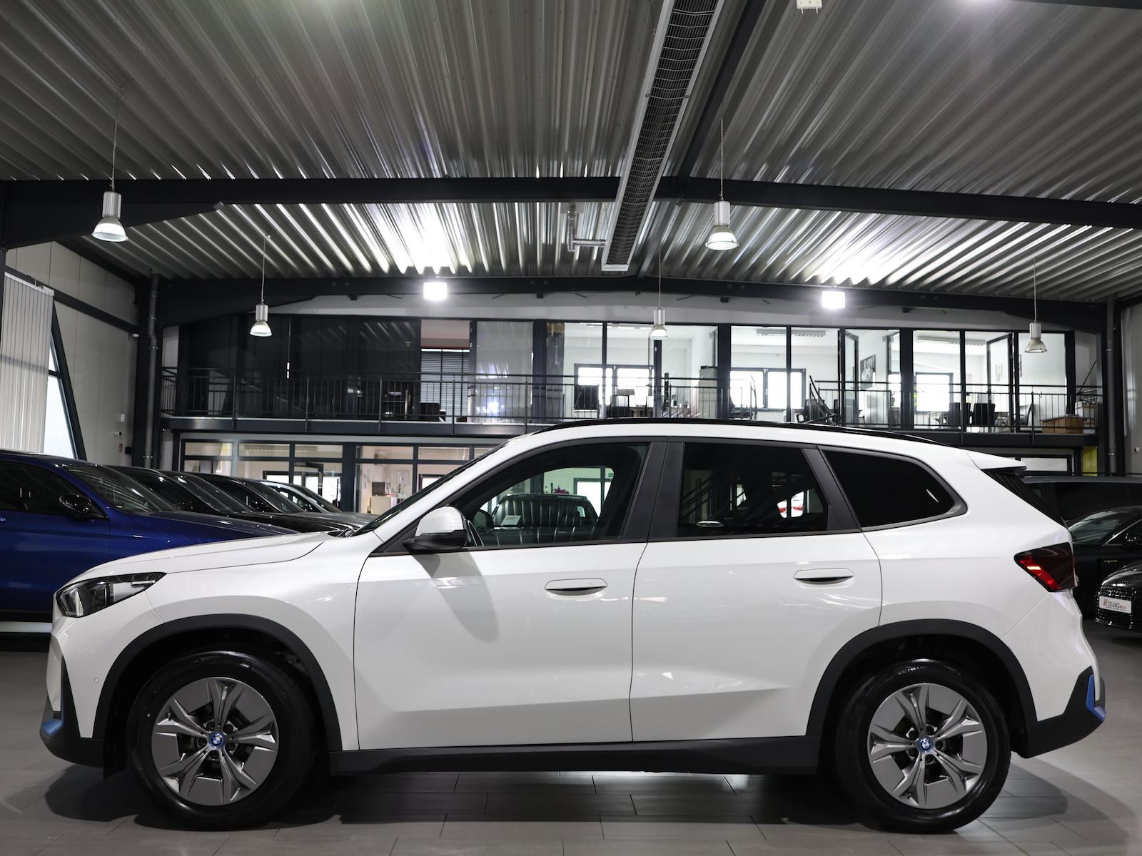 BMW iX1 30 xDrive 95,7% PREMIUM / HARMAN/KARDON, LED, миниатюра 8