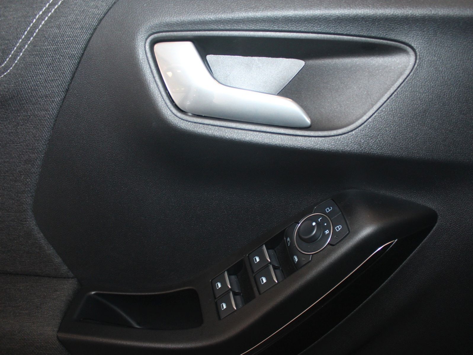 Fahrzeugabbildung Ford Puma MHEV Titanium AUTOMATIK LED NAVI WinterPak