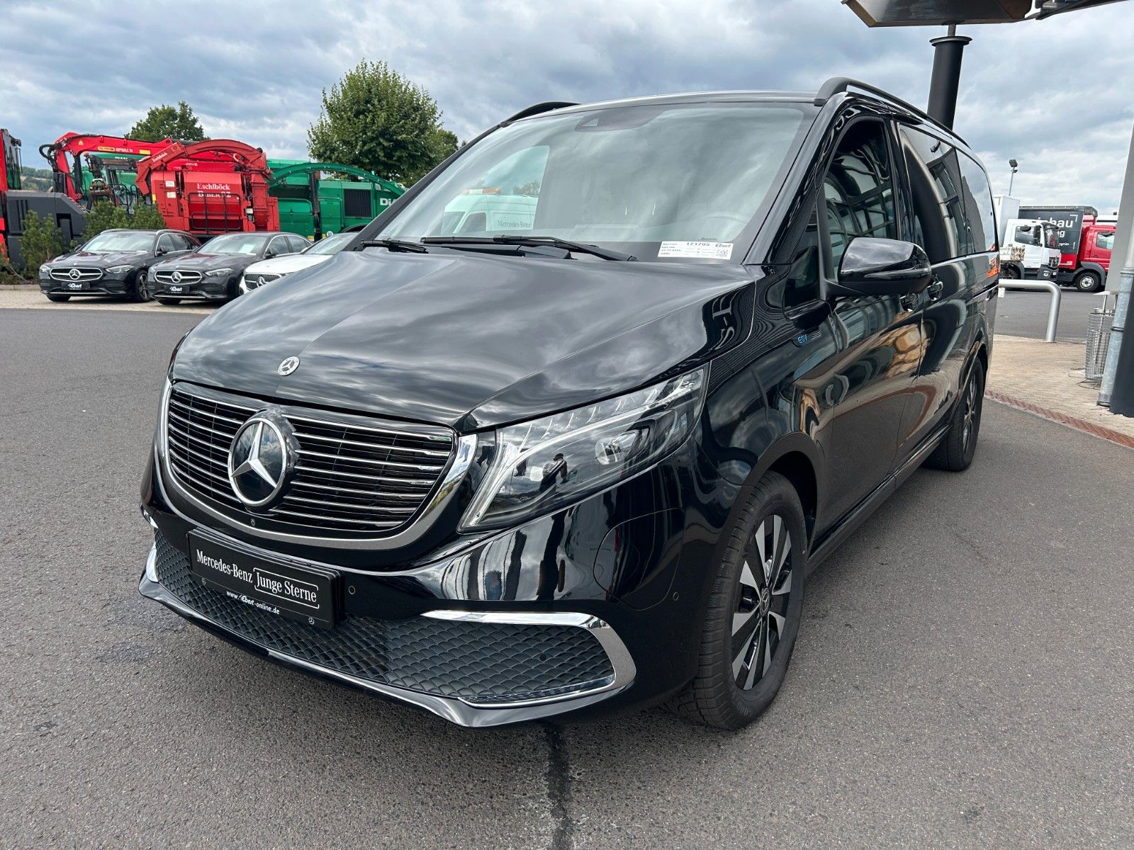 Fahrzeugabbildung Mercedes-Benz EQV 300 AVA PANORAMA LIege-Paket DISTRONIC