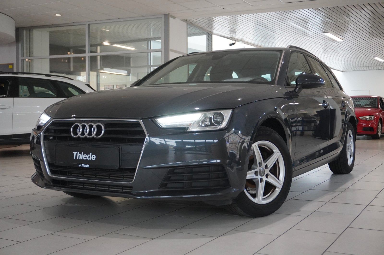 Fahrzeugabbildung Audi A4 Avant 2.0 TFSI ULTRA SPORT NAVI/LED/SHZ/PDC