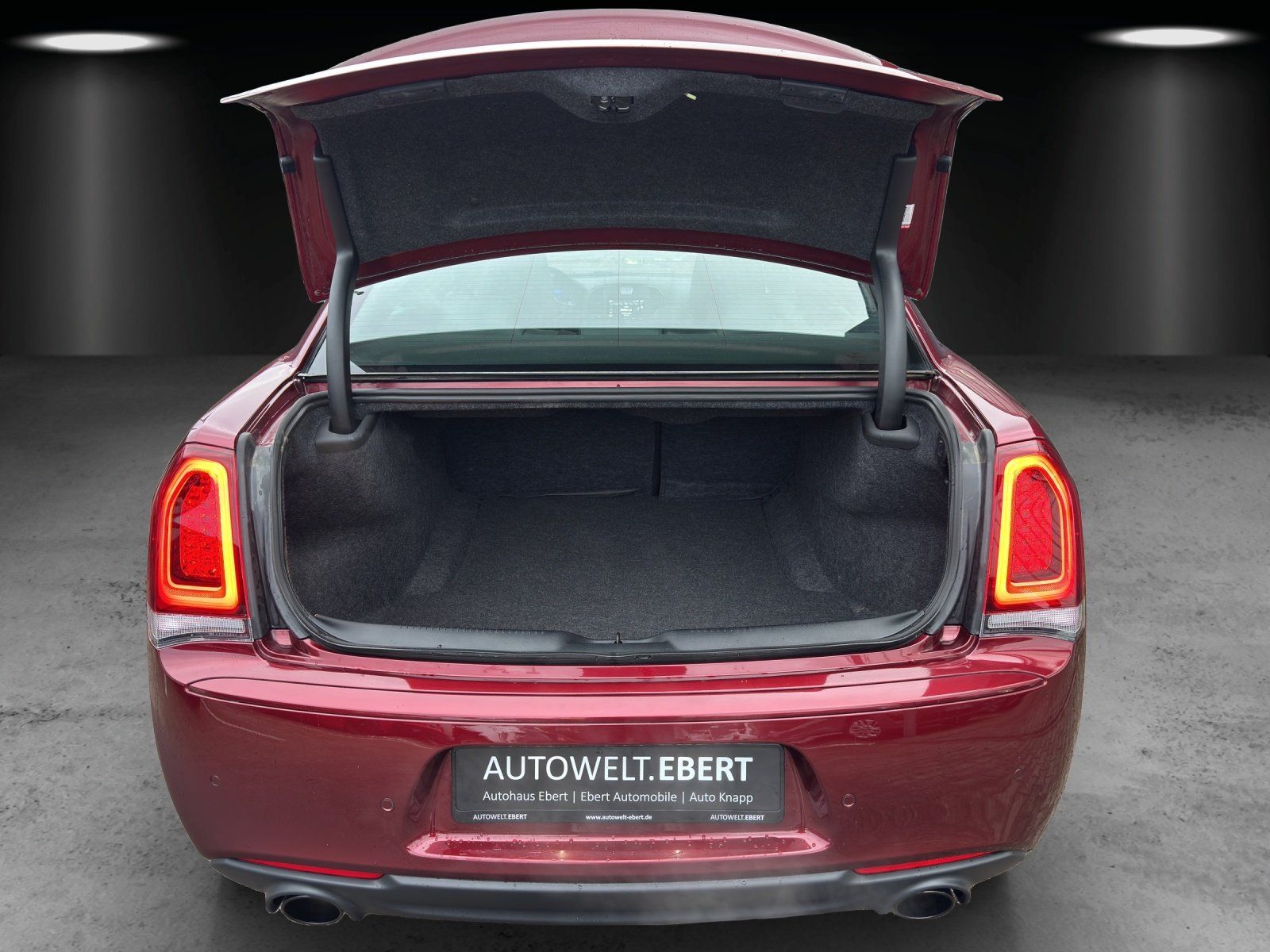 Fahrzeugabbildung Chrysler 300C Final Edition 6.4 Hemi V8/LED/PANO/LEDER