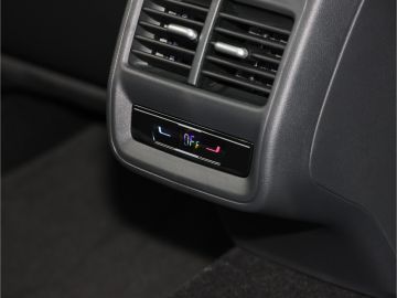 Volkswagen Passat R-Line 2.0 TDI 4Motion DSG AHK IQ Light