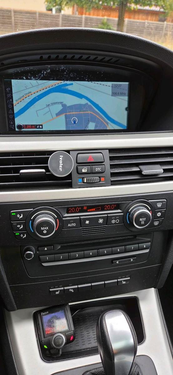 BMW 320 2009 — photo 15