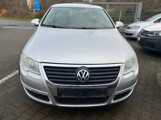 Volkswagen Passat 2.0 FSI Highline TÜV 12.2025