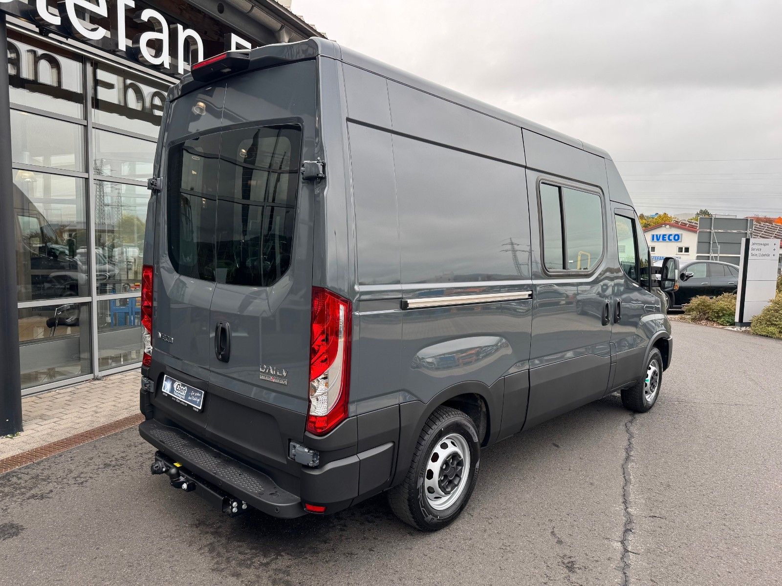 Fahrzeugabbildung Iveco Daily 35S18HA8 3.0L *R3.520mm*AHK*2xSchiebetür*