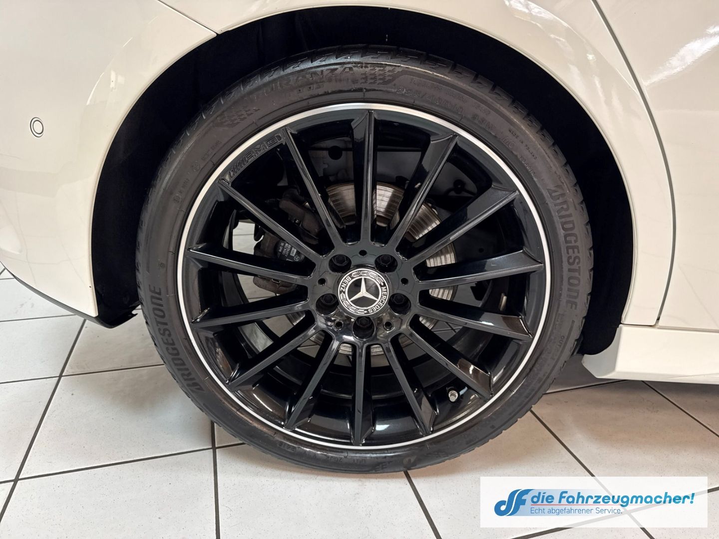 Fahrzeugabbildung Mercedes-Benz A 250 AMG Sportpaket HUD Navi Digitales Cockpit