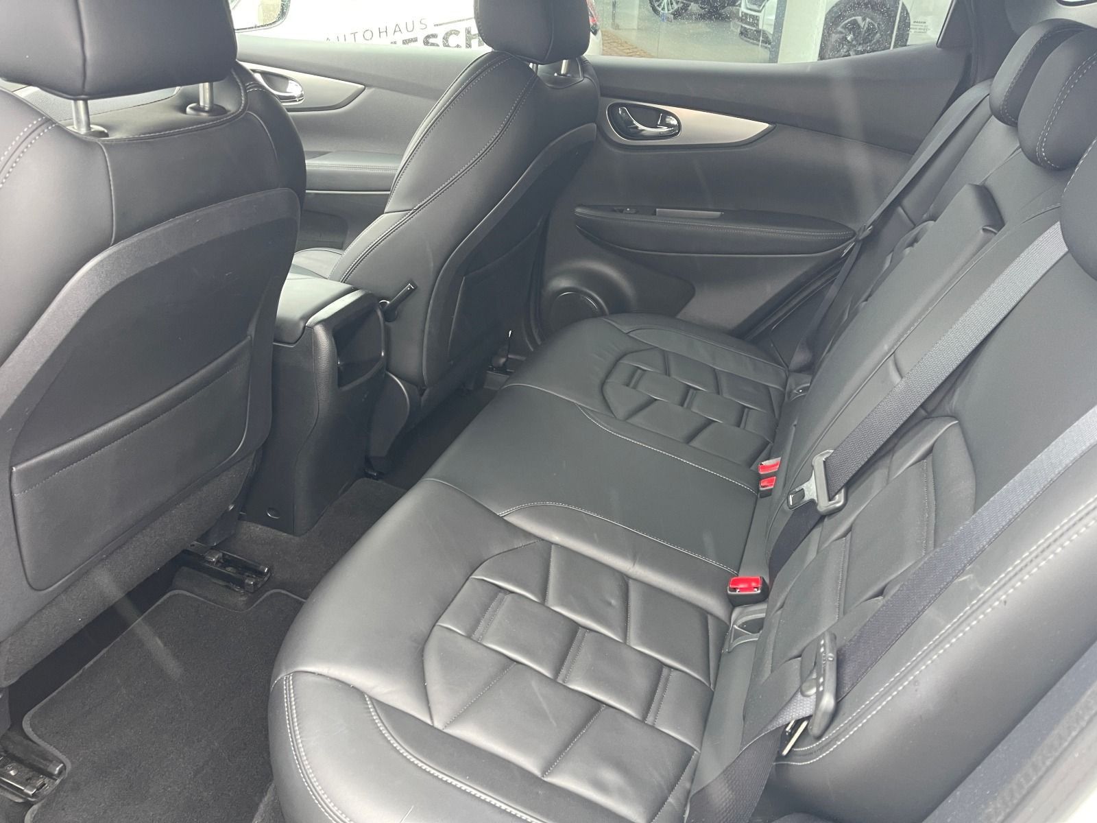 Fahrzeugabbildung Nissan Qashqai 1.3 DiG-T Tekna+ Automatik Leder Navi