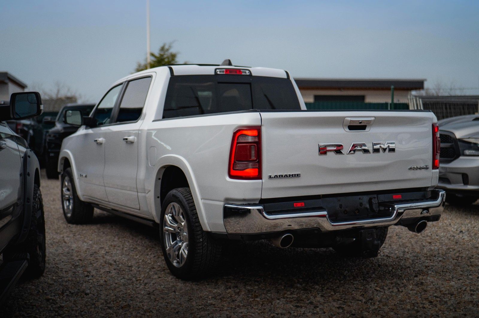 Fahrzeugabbildung Dodge RAM 5.7 V8 HEMI 4x4 LARAMIE LPG *Unfallfrei*Pano