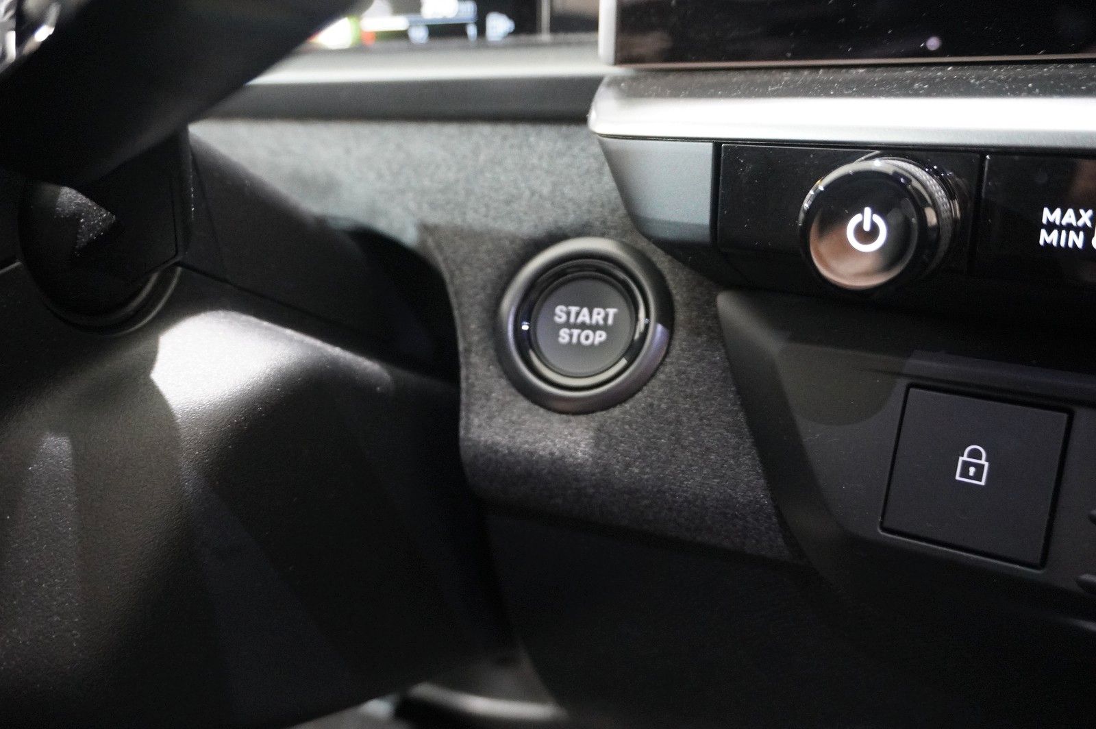 Fahrzeugabbildung Opel Grandland 1.2 48V HYBRID NAVI/LED/KAMERA/DAB+