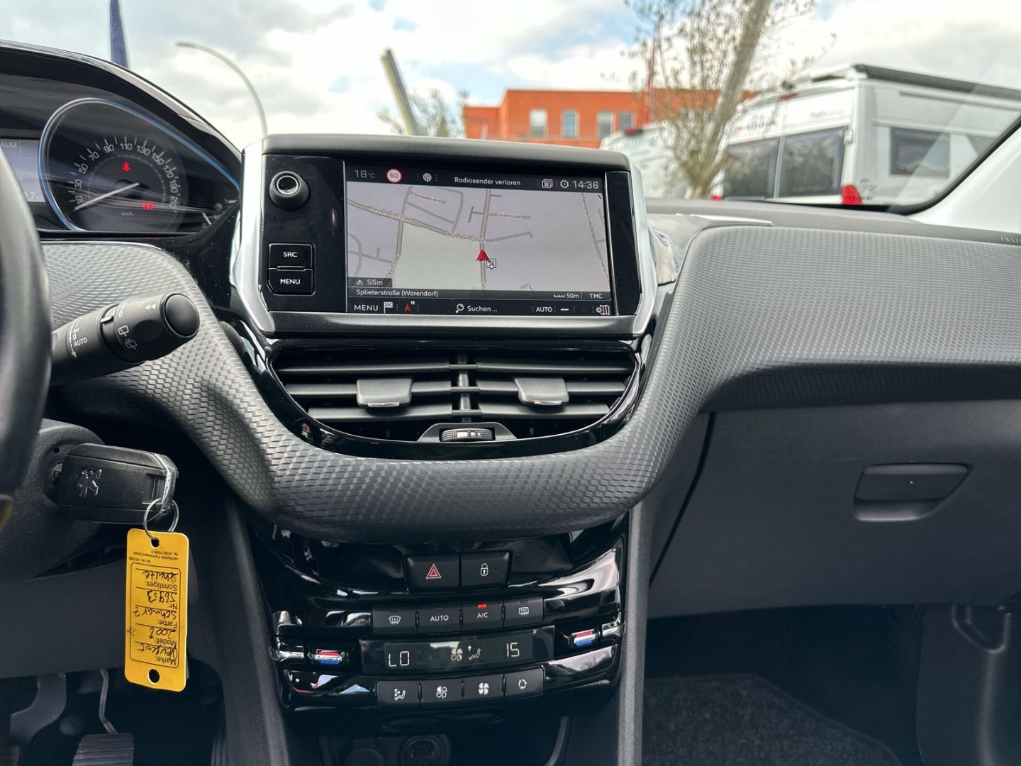 Fahrzeugabbildung Peugeot 2008 1.2 Allure PureTech 82  Tempomat  Navi