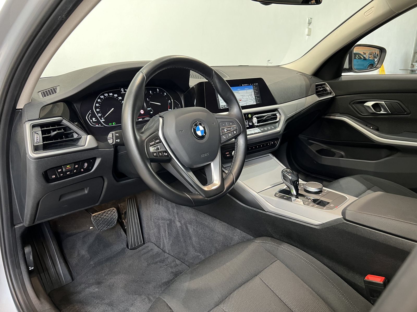 Fahrzeugabbildung BMW 320d DAB Tempomat AHK Shz PDC