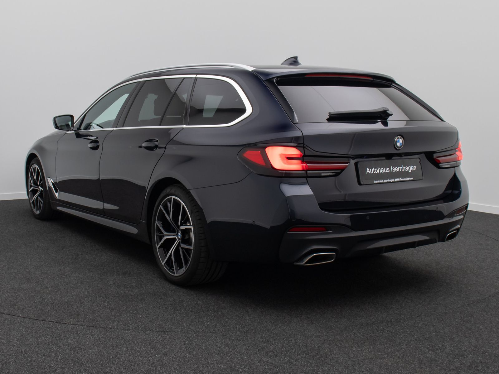 Fahrzeugabbildung BMW 530d M Sport Laser 4xKlima Panorama DAB HUD 19"