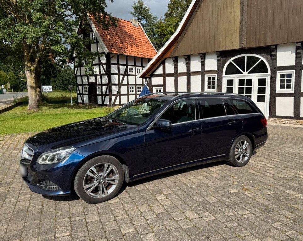 Image of Mercedes-Benz E 220