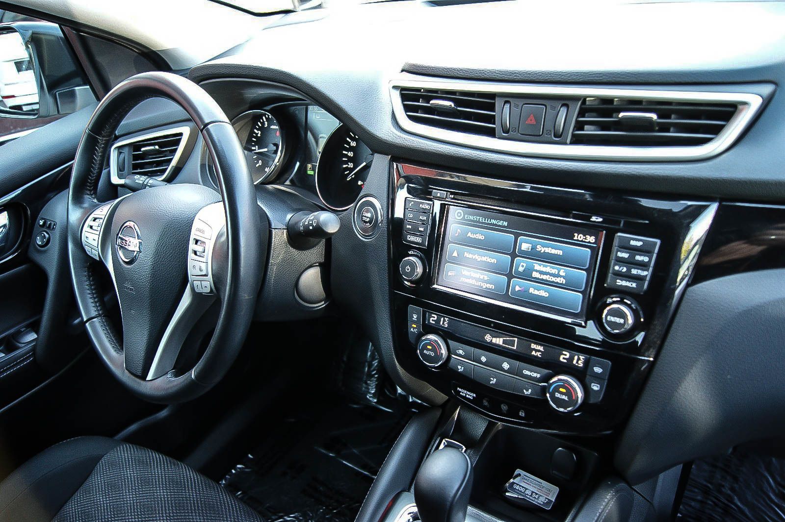 Fahrzeugabbildung Nissan Qashqai DIG-T 12 N-Connecta KAMERA RENTNERBESITZ