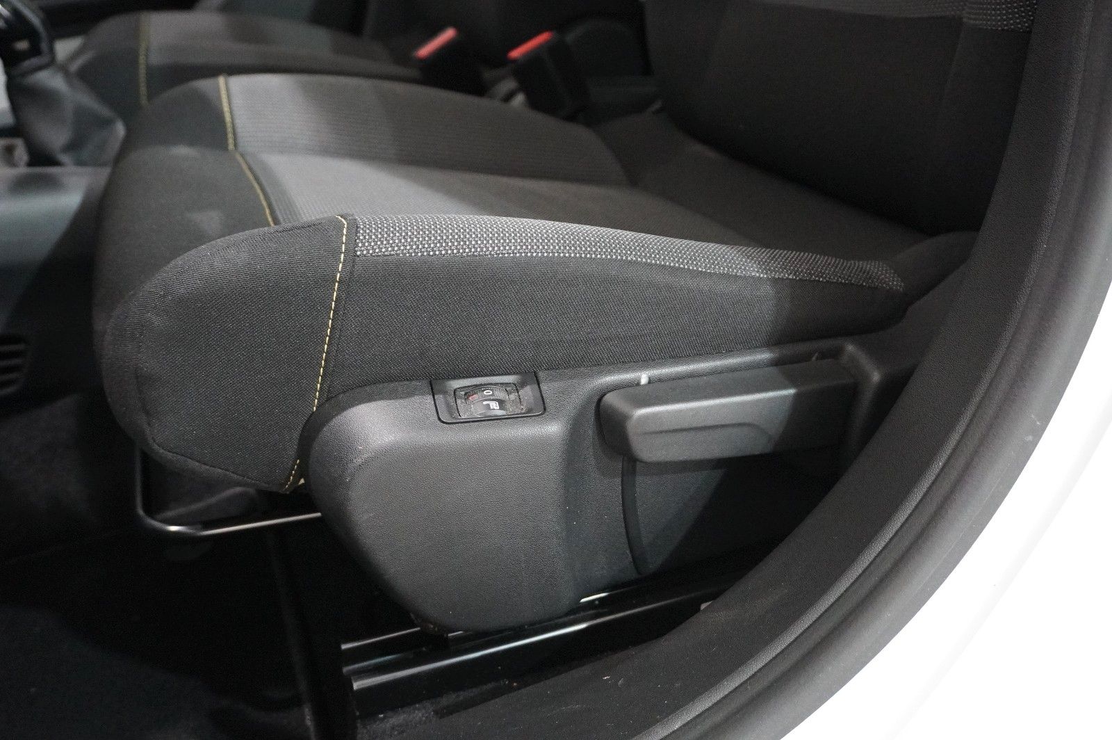 Fahrzeugabbildung Citroën C3 LIM. 1.2 FEEL LED/KLIMA/SHZ/PDC/TEMP./USB