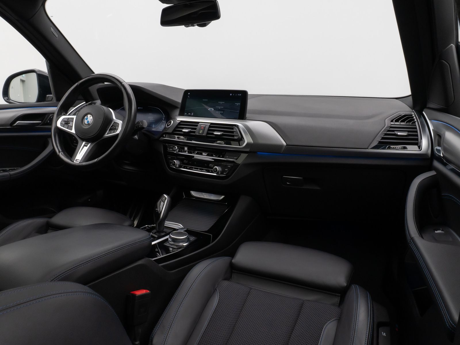 Fahrzeugabbildung BMW X3 xD30e M Sport Panorama 360°HUD DAB HiFi 20Zl