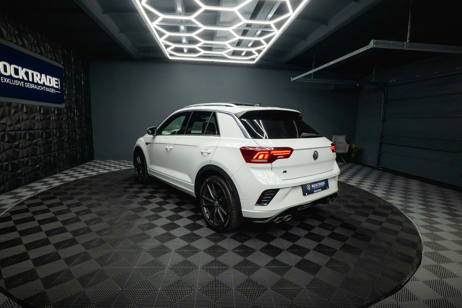 Fahrzeugabbildung Volkswagen T-Roc R 4Motion Performance *ACC*DCC*Pano*LED*