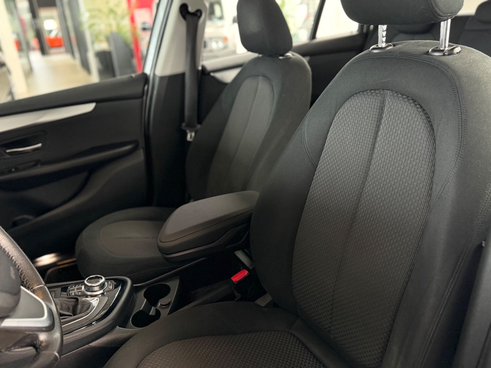 Fahrzeugabbildung BMW 2er Gran Tourer 220d Advantage Business LED