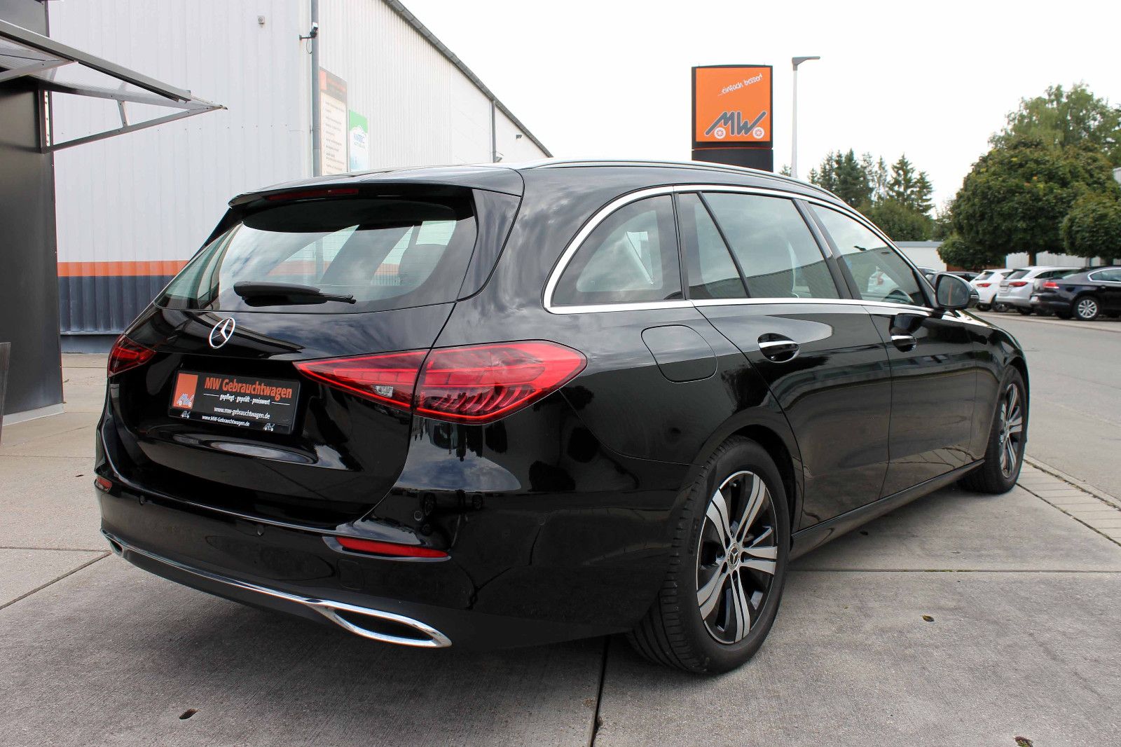 Fahrzeugabbildung Mercedes-Benz C220d T-Modell Avantgarde LED ACC 360° AHK AMBI