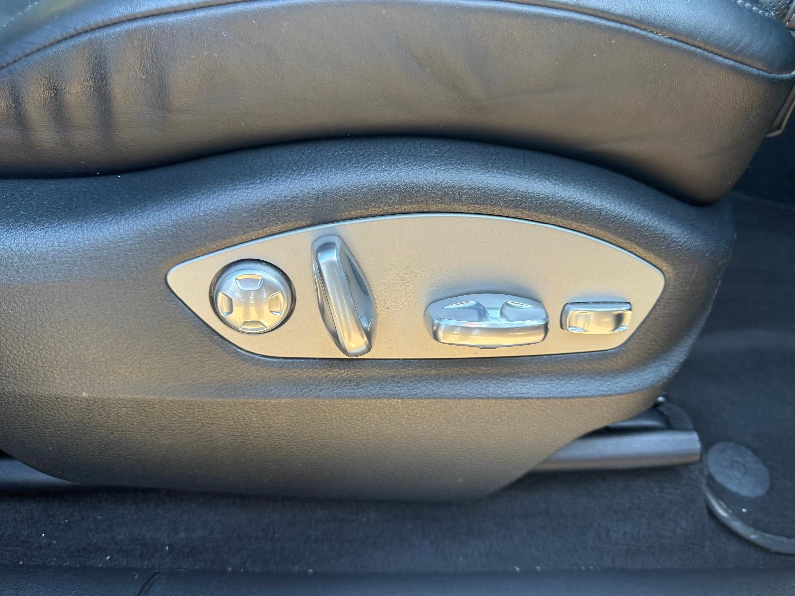 Porsche Macan Turbo*ACC*CAM*AHK*PANO