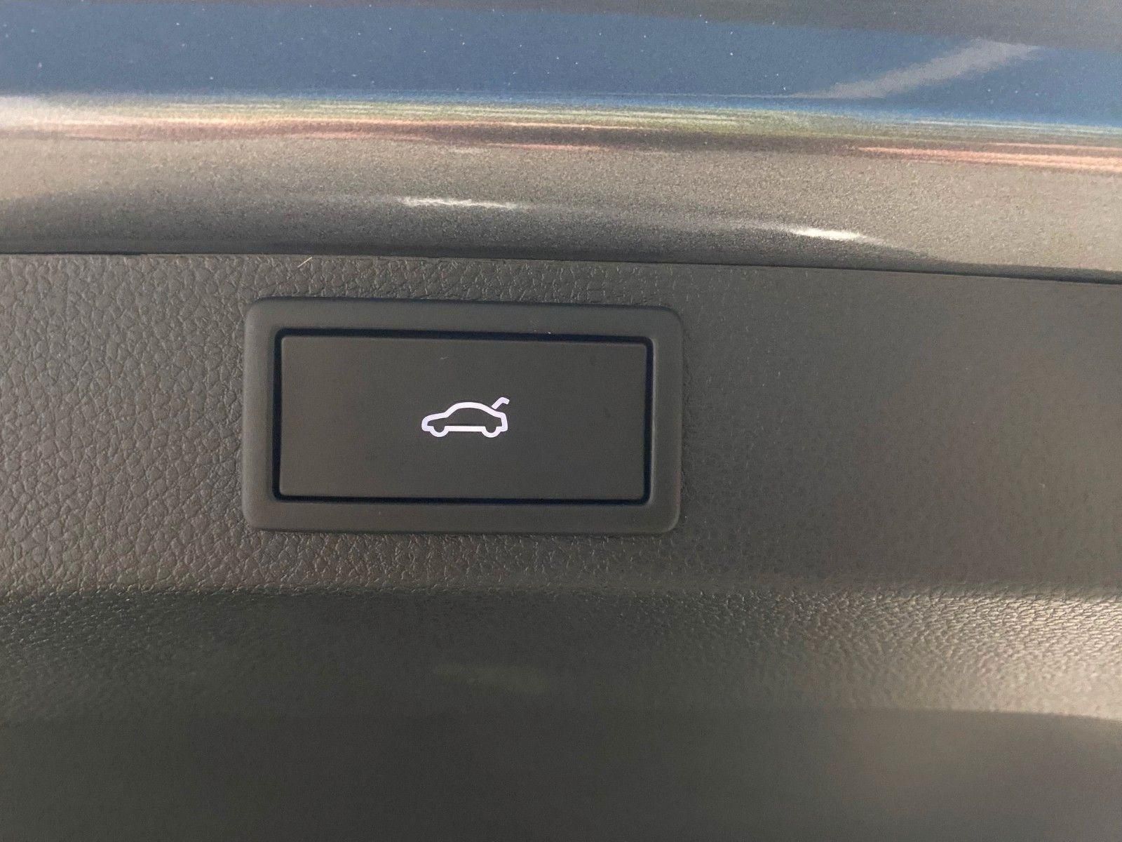 Fahrzeugabbildung SKODA Karoq 1.5 TSI DSG Sportline+MATRIX+2030 GARANTIE