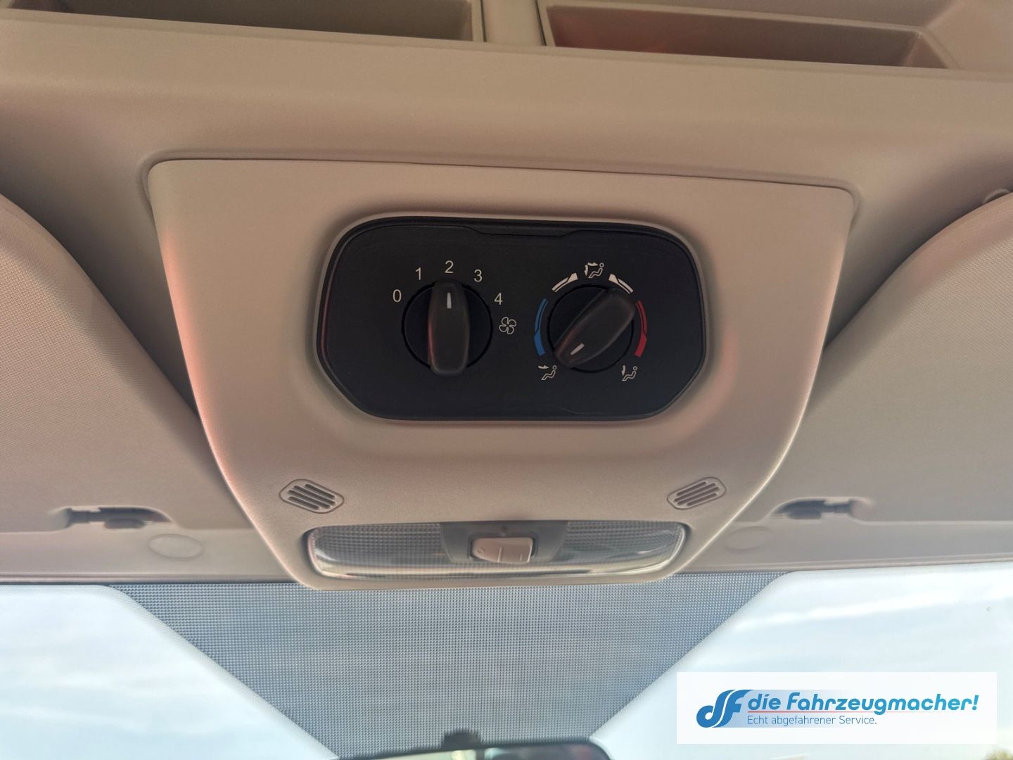Fahrzeugabbildung Ford Transit Kombi 350 L3 Trend 2.2 TDCi DPF *2339 *K