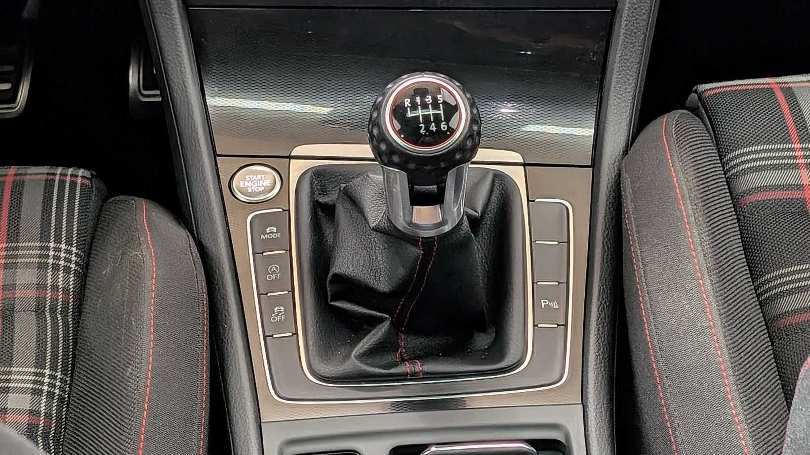Fahrzeugabbildung Volkswagen Golf GTI 2.0 TSI * 1.Hand * Standheizung * PDC