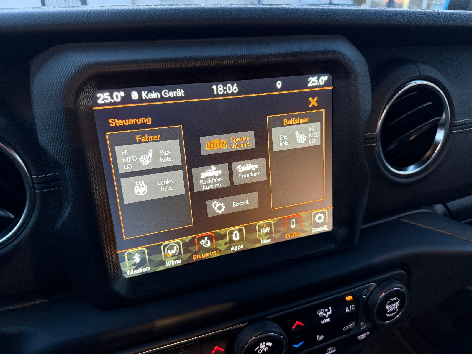 Fahrzeugabbildung Jeep Gladiator Overland 4WD/VOLL/NEUWAGENZUSTAND/