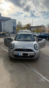 MINI Cooper C Automatik Neuwertig  EZ 01/2024 - silberne MINI Cooper C