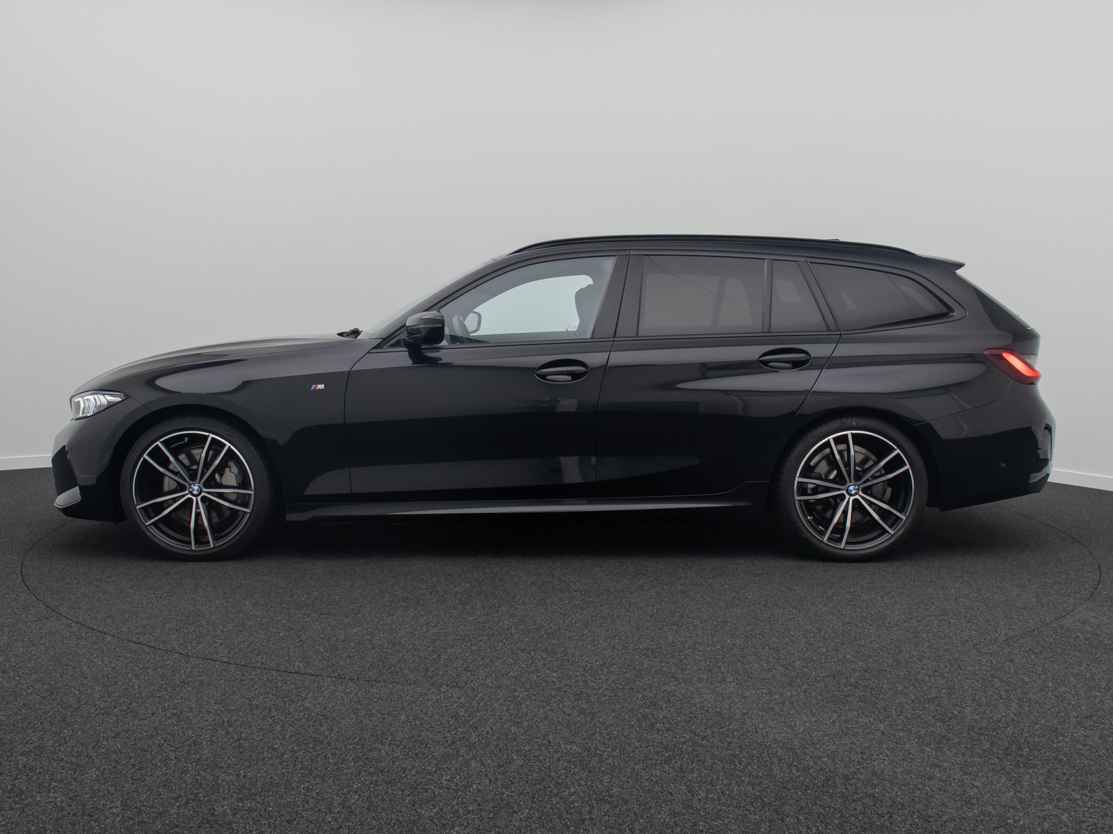 Fahrzeugabbildung BMW 330i M Sport HUD Panorama DAB HiFi AHK 19Zoll