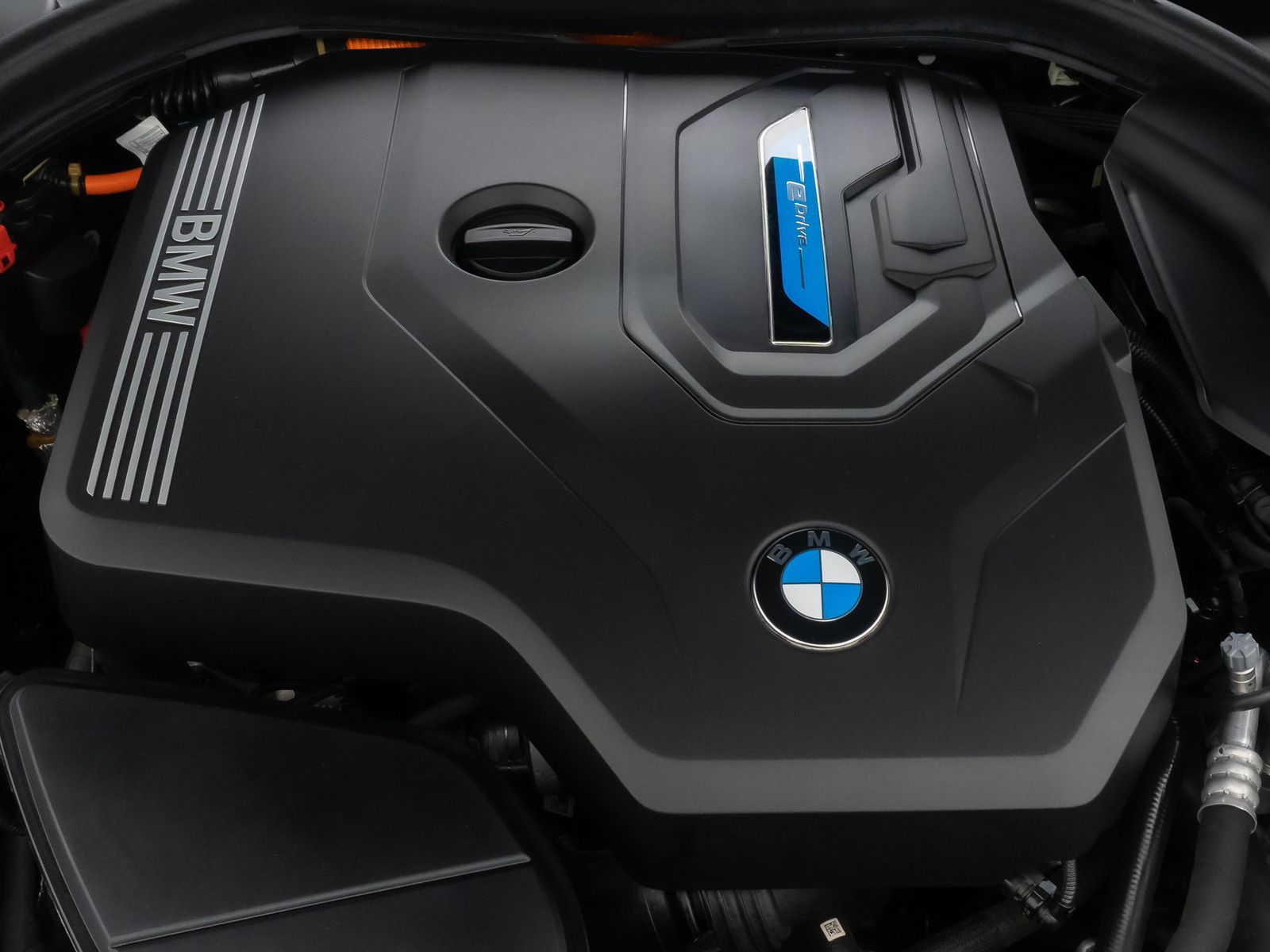 Fahrzeugabbildung BMW 530e xD M Sport Panorama HUD DAB H/K Kamera AHK