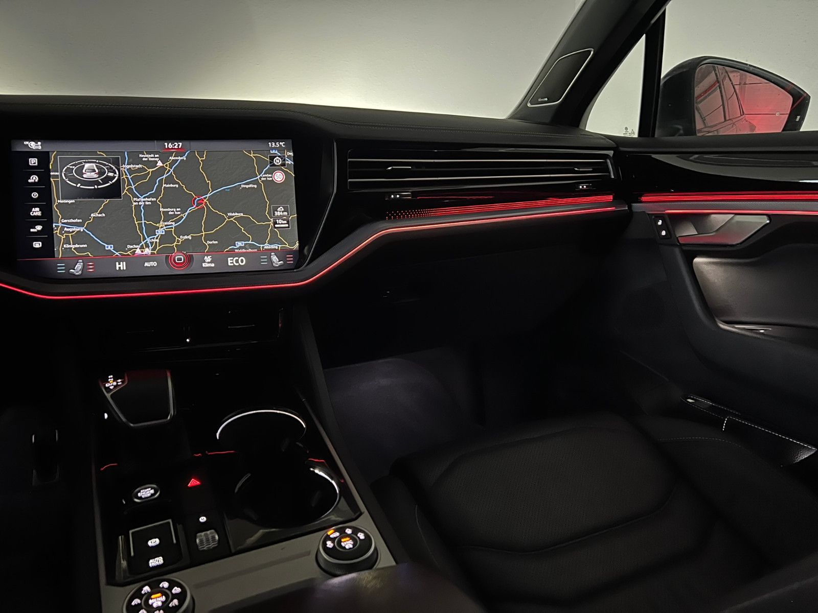 Fahrzeugabbildung Volkswagen Touareg R-LINE 4Motion/MASSAGE/ACC/AHK/INNOVIS.