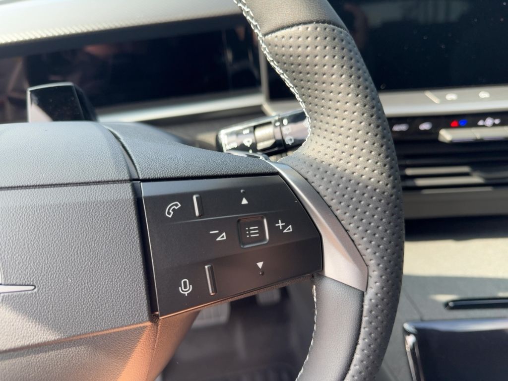 Fahrzeugabbildung Opel Grandland GS, AHK, Allwetter, 360 Grad Kamera, e