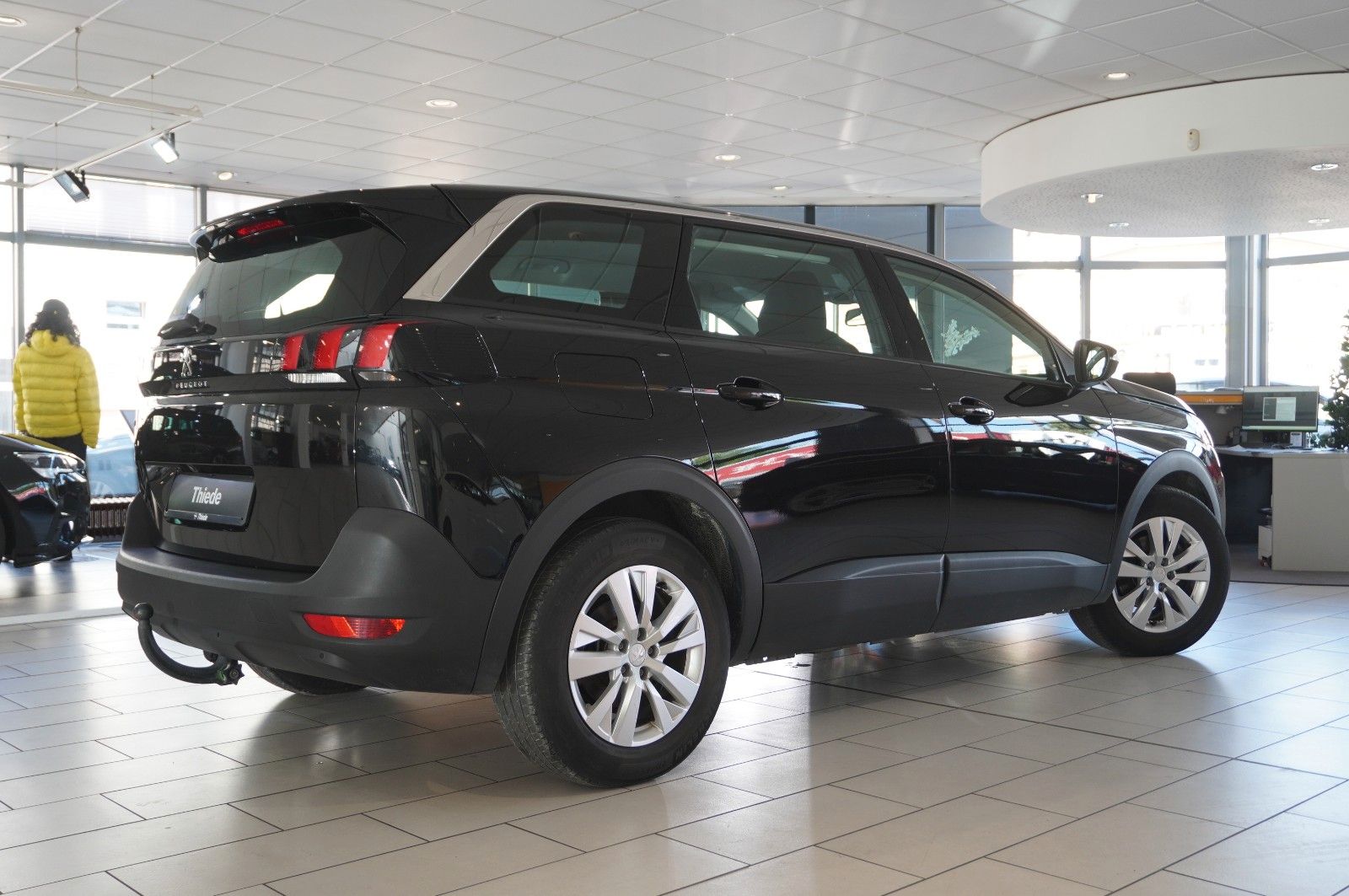 Fahrzeugabbildung Peugeot 5008 1.2T ACTIVE PACK 7-SITZ NAVI/LED/KAMERA/DAB