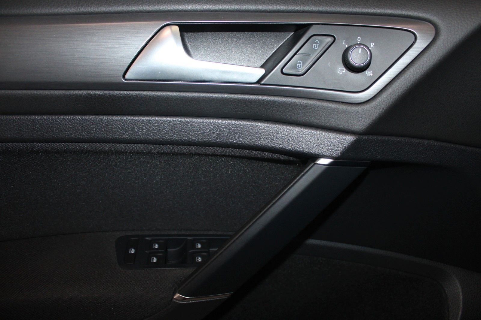 Fahrzeugabbildung Volkswagen Golf 2.0 TDI BMT DSG Comfortline LED STDHZ uvm.