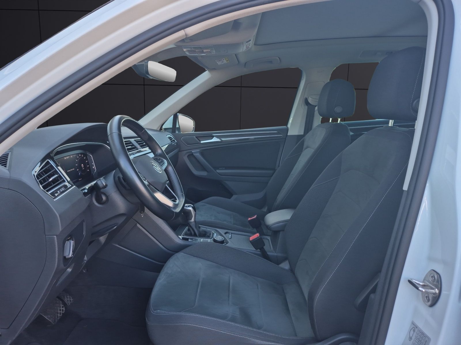 Fahrzeugabbildung Volkswagen Tiguan TDI Elegance DSG 4M Matrix AID Pano ACC P