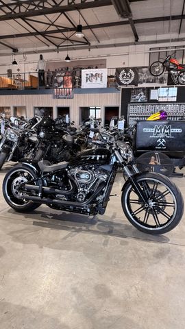 Harley-Davidson Breakout Tunderbike Umbau Chrome Head