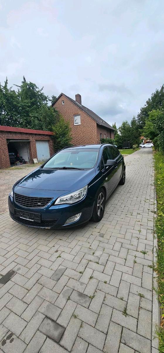 Opel Astra 2011 — engine 125 HP (92kW)