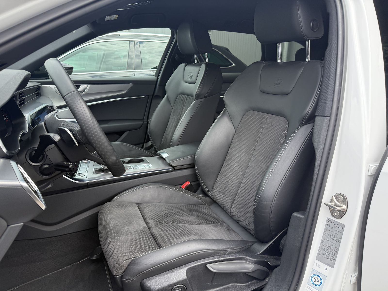 Fahrzeugabbildung Audi A6 Avant 55 TFSI e Qu S-Line NAV+LED+ACC+KAMERA