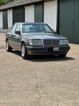 Mercedes-Benz W124 Mercedes-Benz 200e Oldtimer Traumzustand - Mercedes-Benz 200 aus 1990