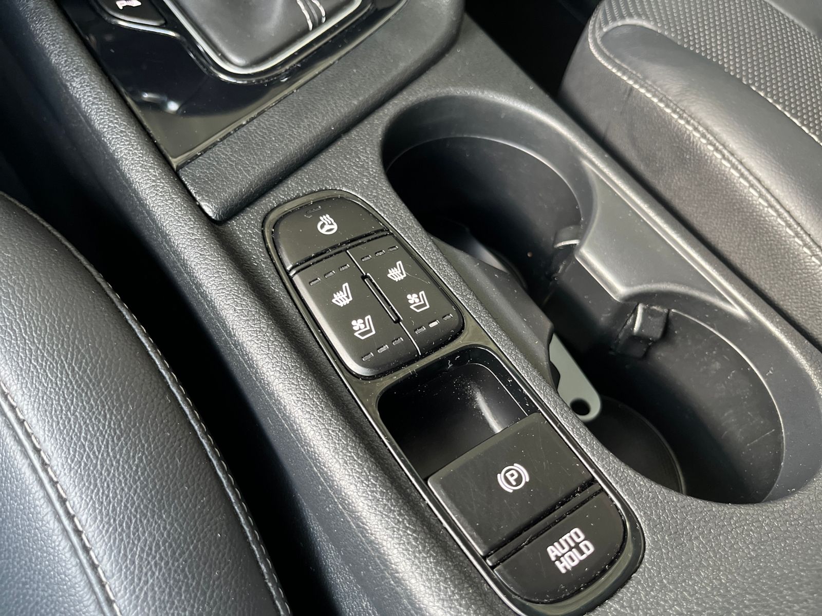 Fahrzeugabbildung Kia Niro Spirit PHEV LED NAVI LEDER SHZ AHK