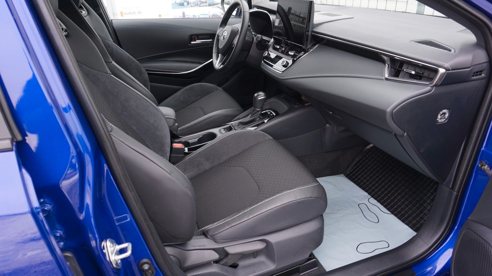 Fahrzeugabbildung Toyota Corolla Hybrid Lounge, Navi, LED, Kamera,Head Up