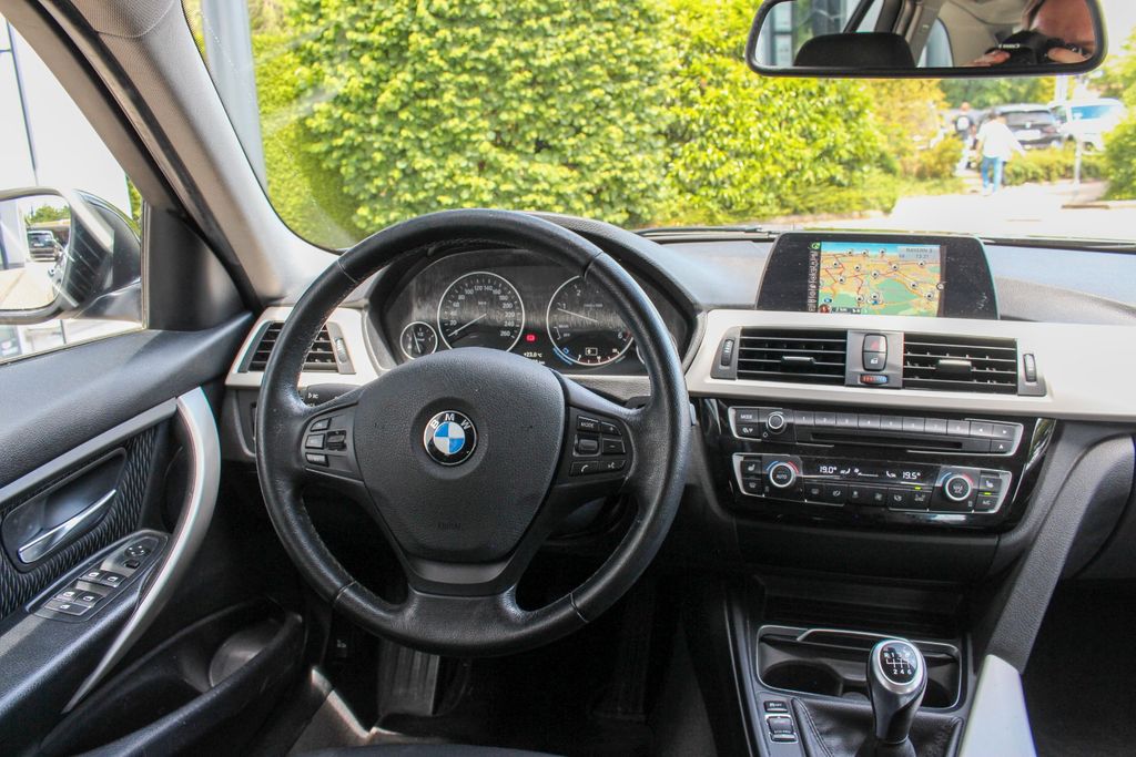 BMW 316d Touring / NAVI BUSINESS / SITZHEIZUNG / PDC BMW 316d Touring / NAVI BUSINESS / SITZHEIZUNG / PDC