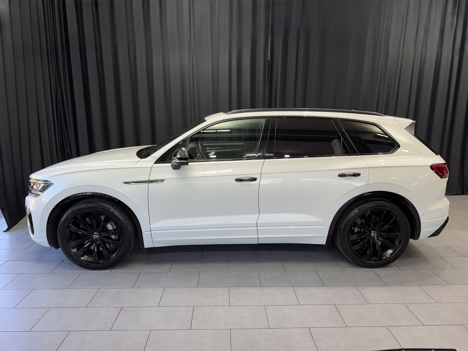 Fahrzeugabbildung Volkswagen Touareg R-Line 4Motion|PANO|NIGHT|LAST EDITION|