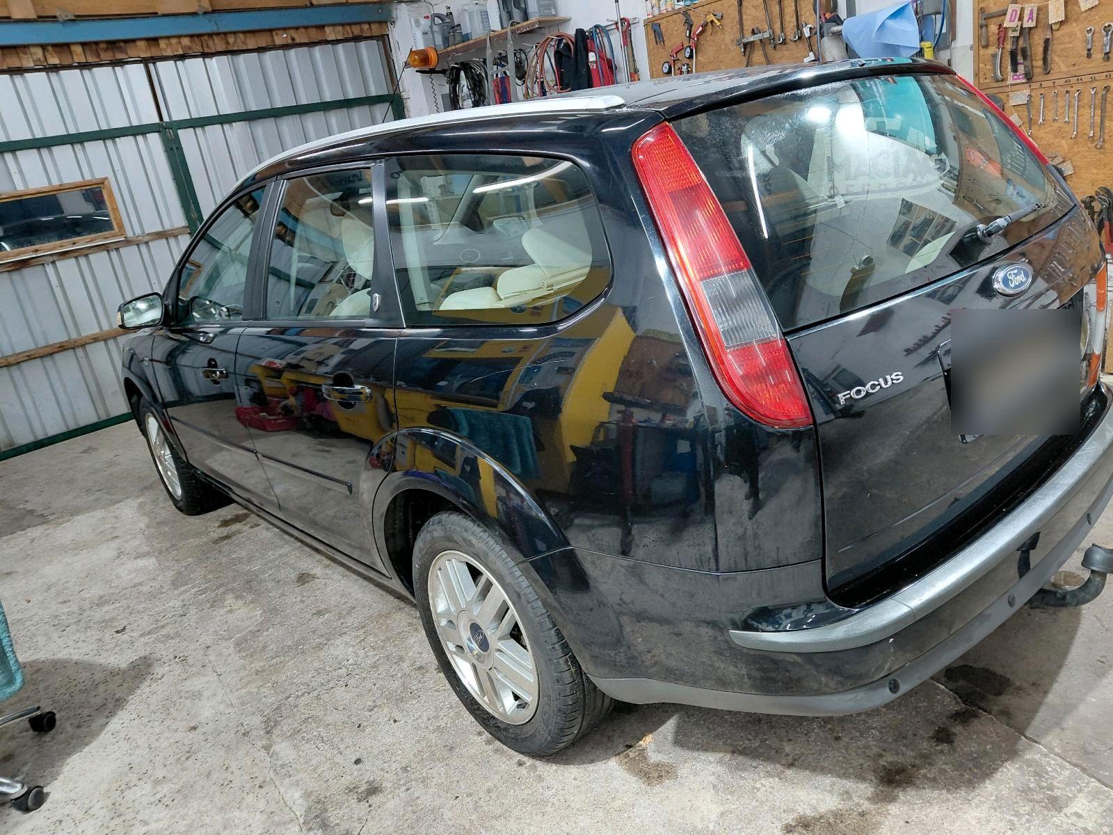 Ford Focus 2006 — interior