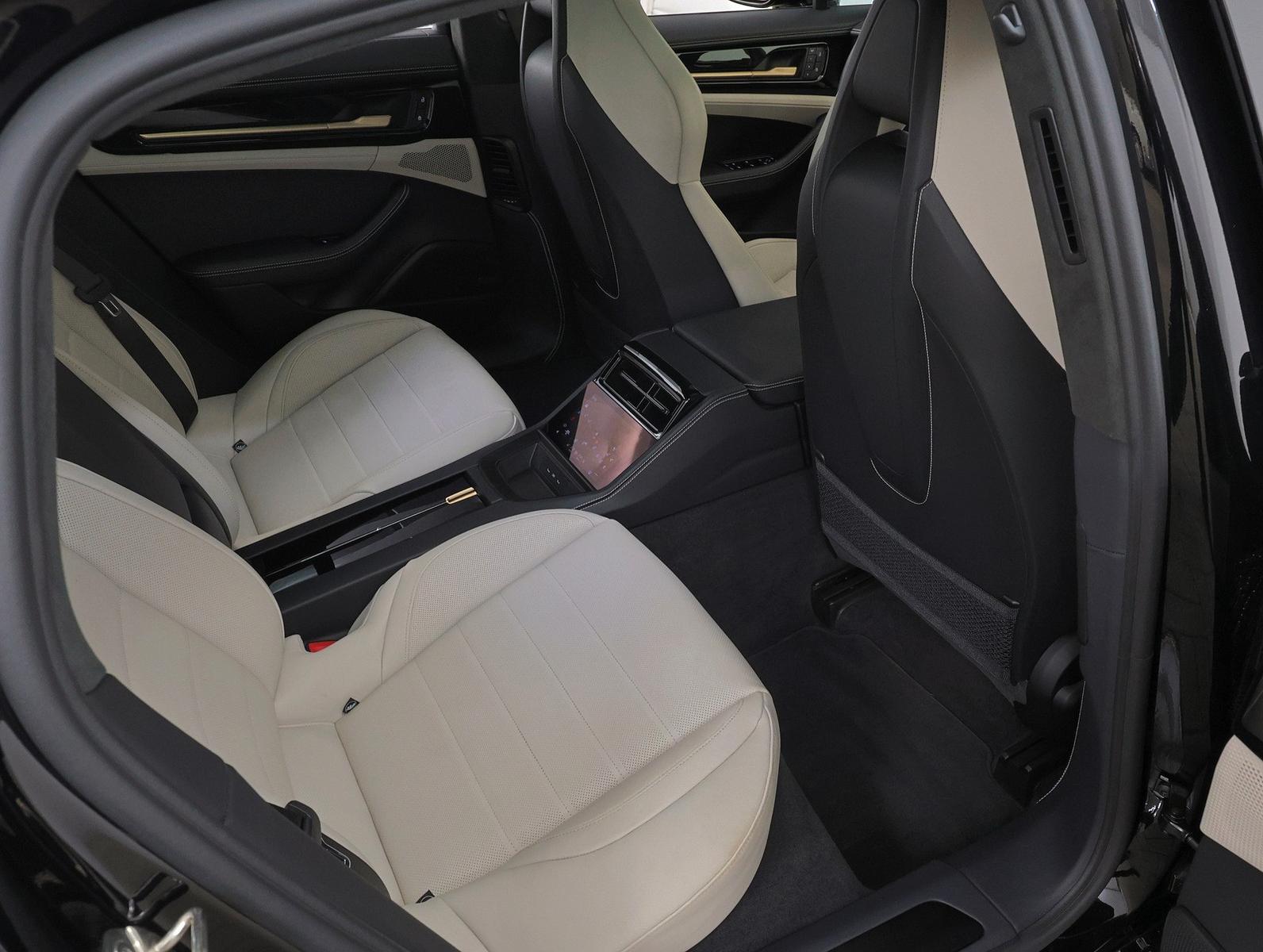 Porsche Panamera GTS / 140 000€ netto!